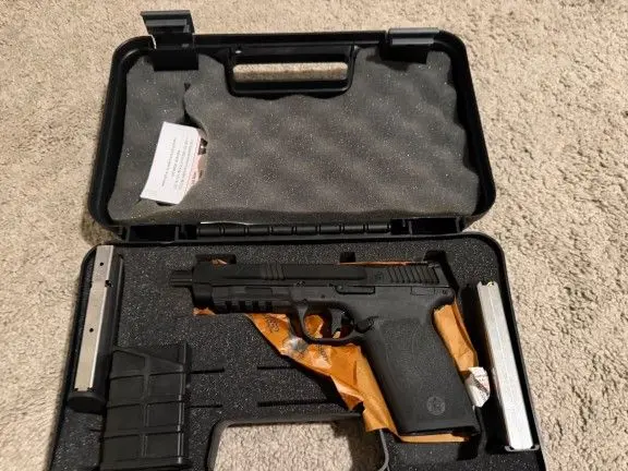 Smith & Wesson 5.7