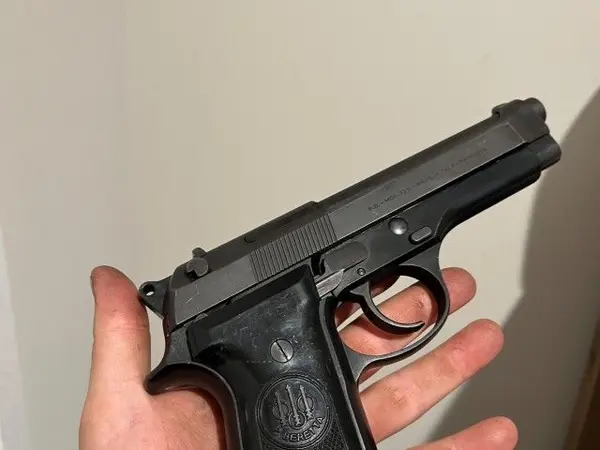Beretta 92s Italian police