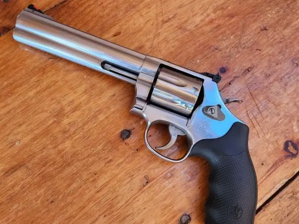 Smith & Wesson 686 Plus