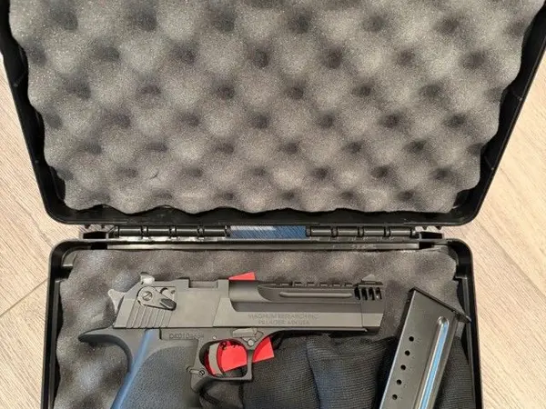 Desert Eagle 44 Magnum