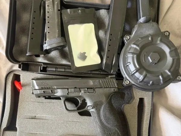 M&p .40 full size with gold FRT