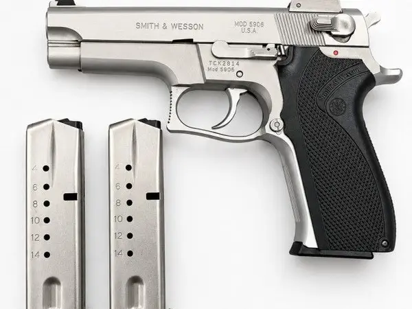 Smith & Wesson 5906