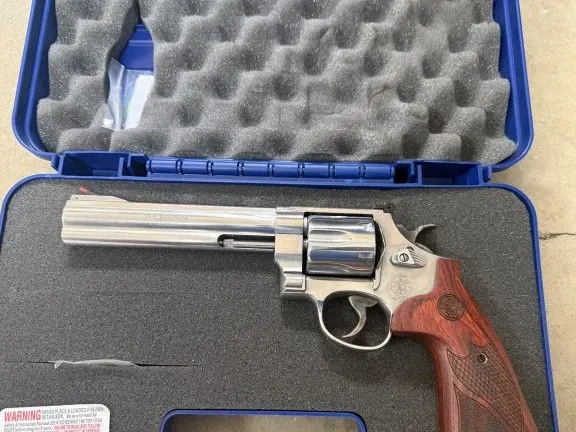 Smith and Wesson 629 Deluxe