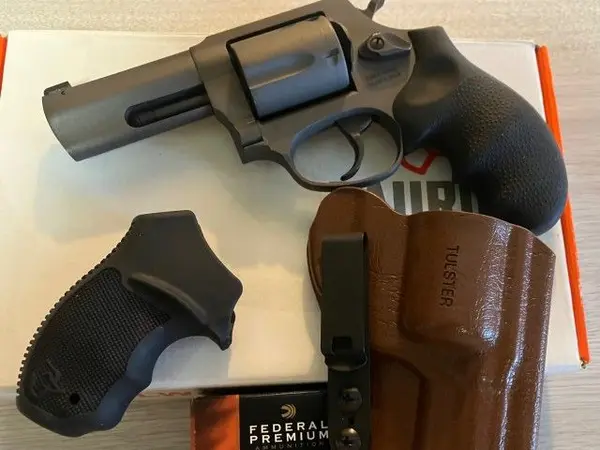 357 MAGNUM WITH EXTRAS