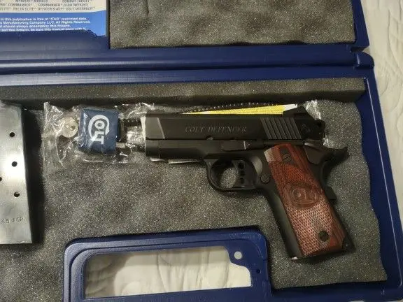 Colt 1911 Defender 45acp
