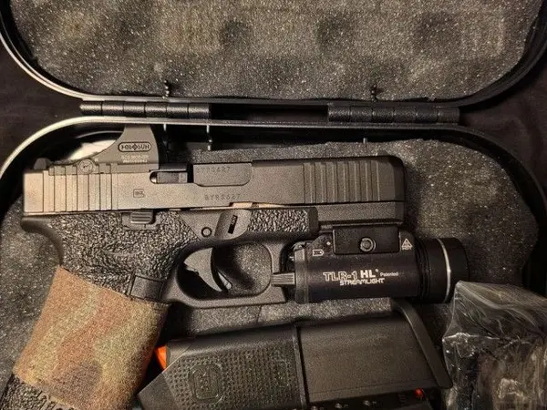 Glock 45 Gen 5 with Holosun scs mos and Streamlight tlr-7-hl