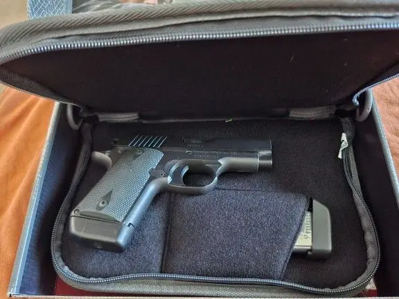 Kimber Micro 9 w/2 Mags, Box, gun rug.