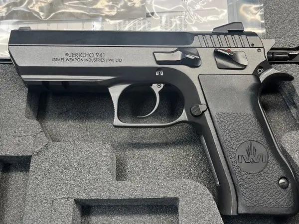 IWI Jericho 941 F9 9mm Luger 4.4in Black Pistol - 16+1 Rounds