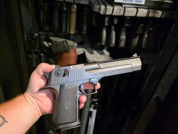 Desert Eagle. 50 AE