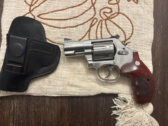 Smith & Wesson 686-6+ 7 shot