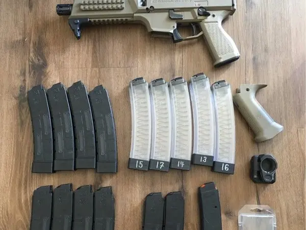 CZ Scorpion Evo 3 S1 FDE, box, 17 mags, upgrades