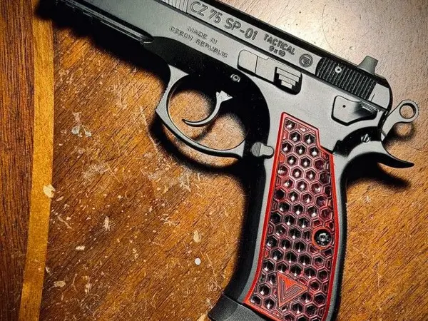 CZ 75. SP-01 Tactical