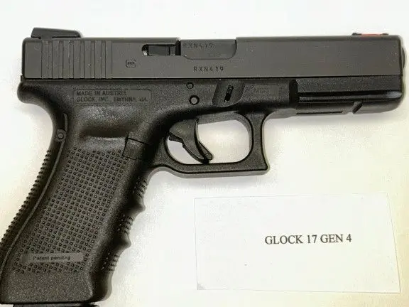 Glock 17 gen 4 3 magazines 2 holsters