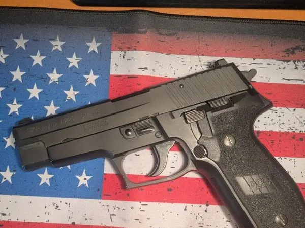 Sig sour p226 German frame in excellent condition box and two mags