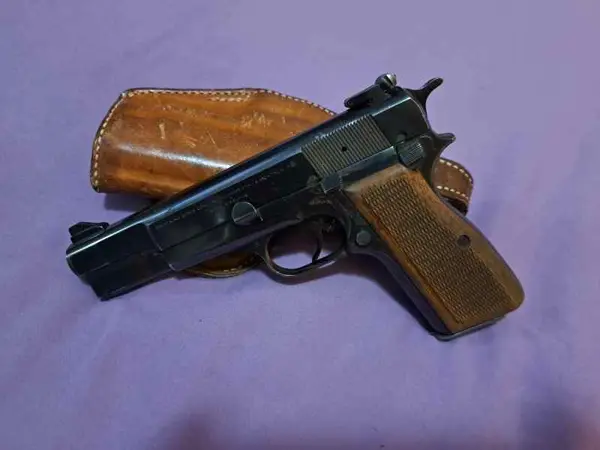 BROWNING Hi-Power 9mm w/3 Holsters