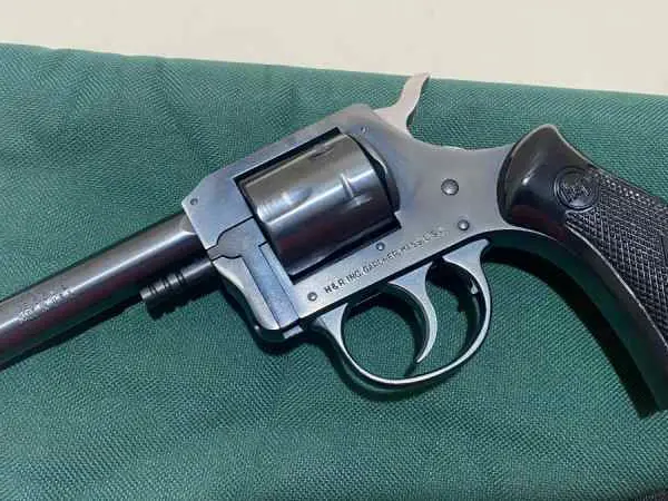 H&R 732 32 S&W L Very Nice Condition! Vintage