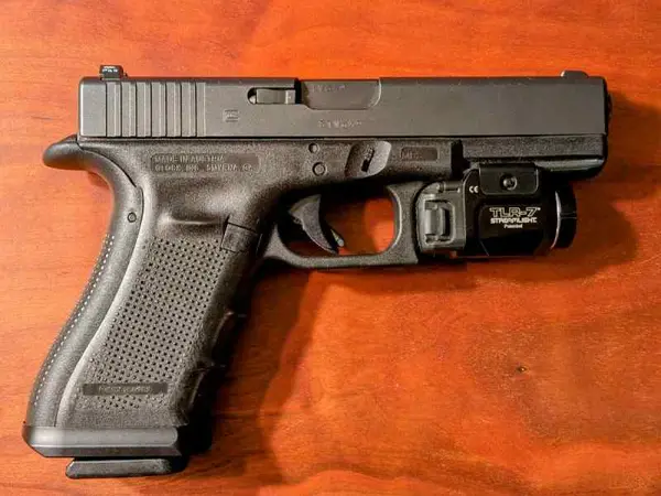 Glock 22 Gen 4 | Factory Refinished | 750+ Rounds
