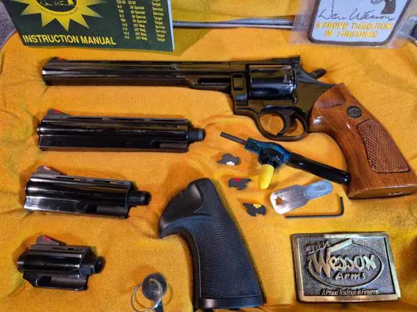 Dan Wesson 357 Mag Pistol Pak w/ 4 Barrels