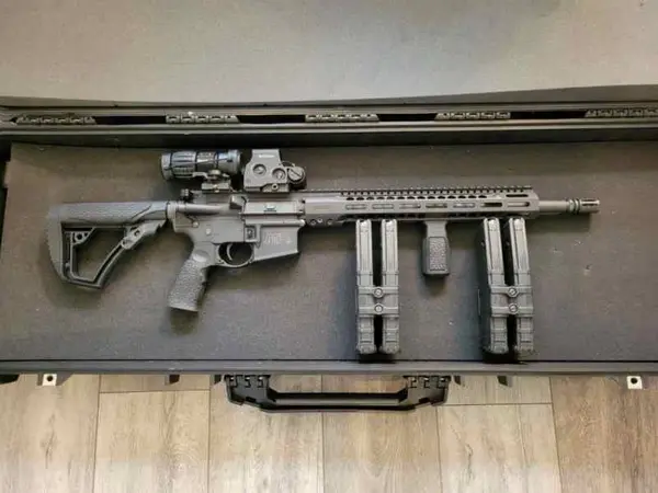 S&W M&P-15 (AR-15) 5.56 MID w/ EOTech XPS, Daniel