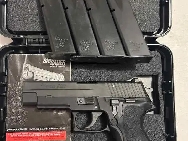 Sig P226 9mm w/4 mags