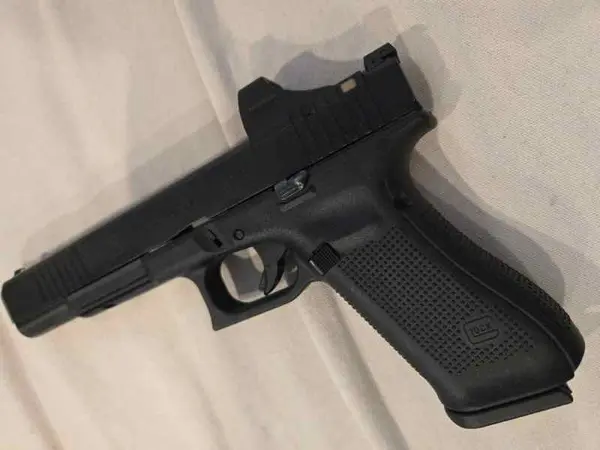 Glock G17L gen 5 MOS with Holosun SCS green dot