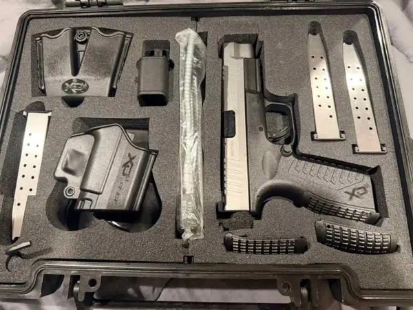 Springfield xdm 40 two tone w/3-400 rounds
