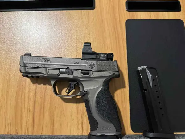 Smith & Wesson M&P Metal 2.0 w/ Delta Point