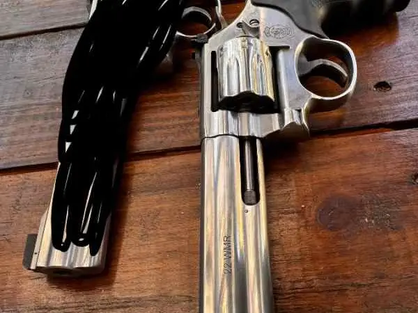 S&W 648-2 ( 22 mag ) 8 shots