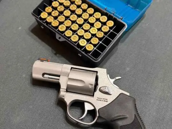 Snub nose .44 mag w/ ammo