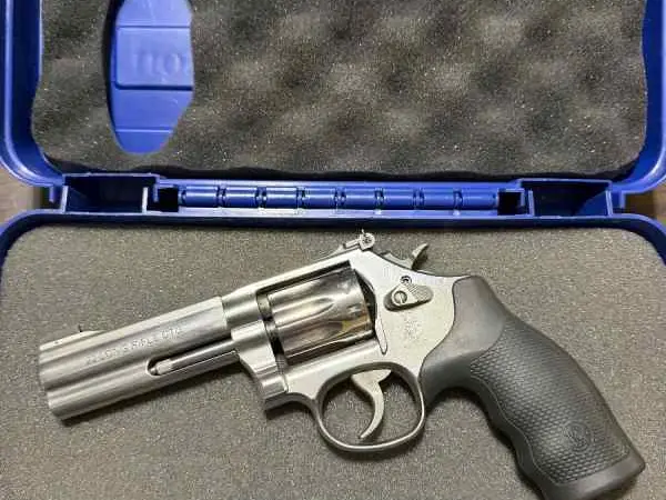 Smith & Wesson 617-6 22LR