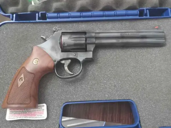 Smith and Wesson 586-8 6” barrel wood grips.