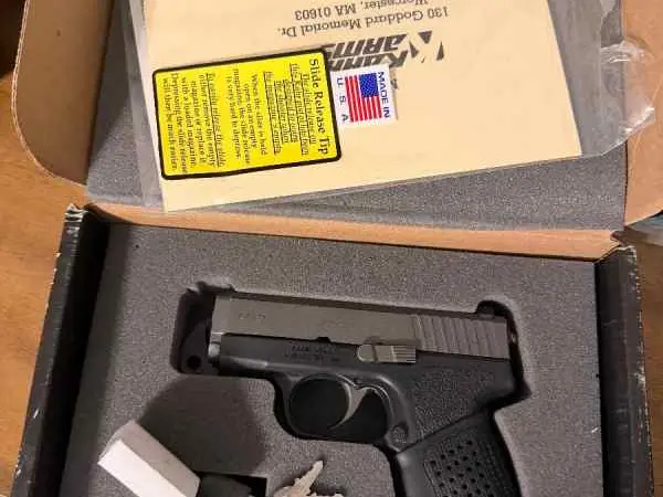KAHR CM9 - original box and papers