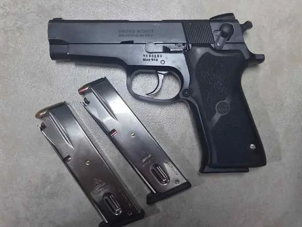 Smith & Wesson 910
