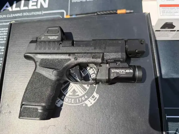 Springfield Hellcat Holosun SCS TLR-7