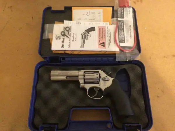 S&W 617-6 .22