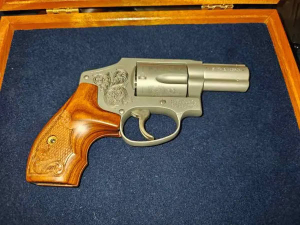 Engraved Smith Wesson 640-1 revolver