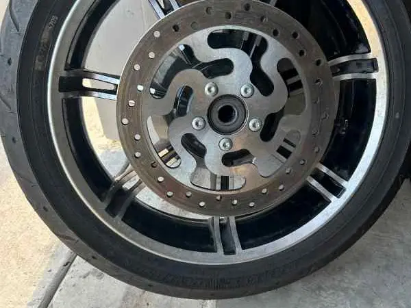 2022 Harley Road King wheels and tires