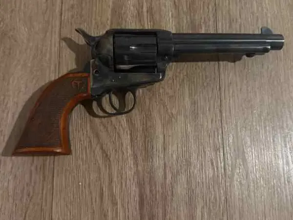 Taylors co/Uberti 1873 Colt
