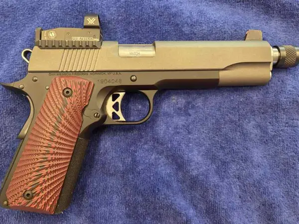 Dan Wesson 9mm Vigil Threaded Barrel and Red Dot