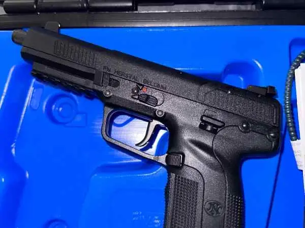 FN Five Seven MK2 w/ threaded & unthreaded barrel