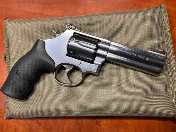 Smith & Wesson 686 Plus 4” Barrel