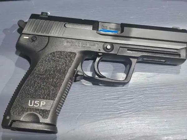 H&K USP9 Full Size w/ 6 magazines + kydex holster