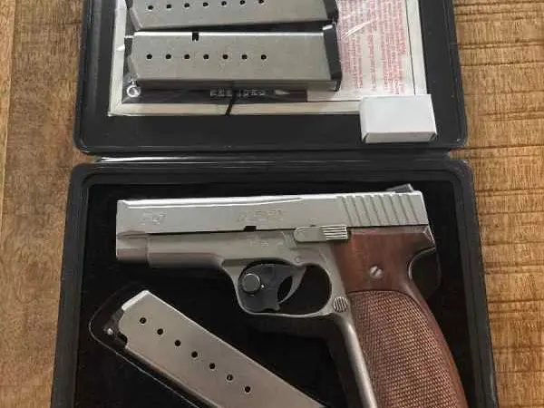 Kahr T9 9mm w/ 4 magazines