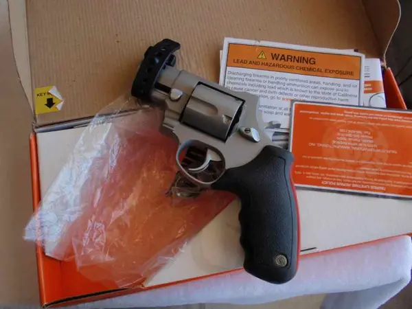 Taurus Raging Bull Snub Nose .454 Casull Snub