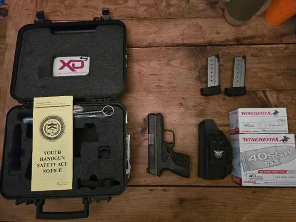 Springfield XDs .40 With Night Sights and Extras