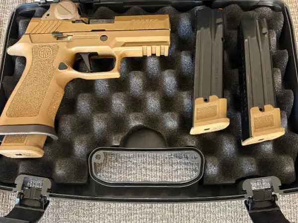 SIG M-18 -3 Mags factory case