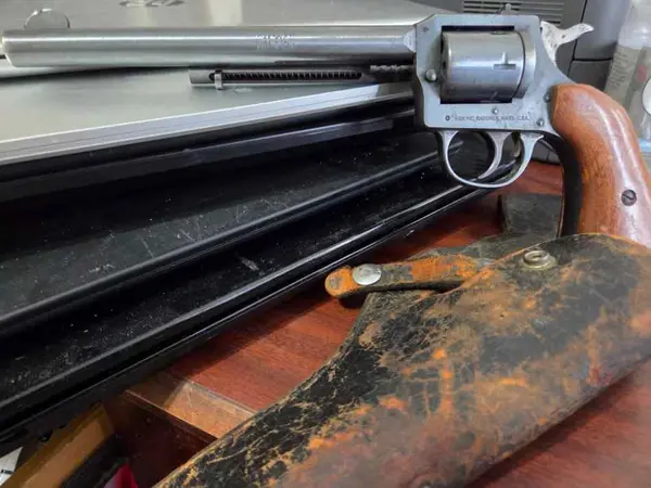 H&R 949 22lr single & double actions Revolver