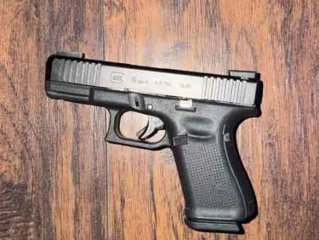 Glock 19 Gen 5 truglo Night Sights, mags, box