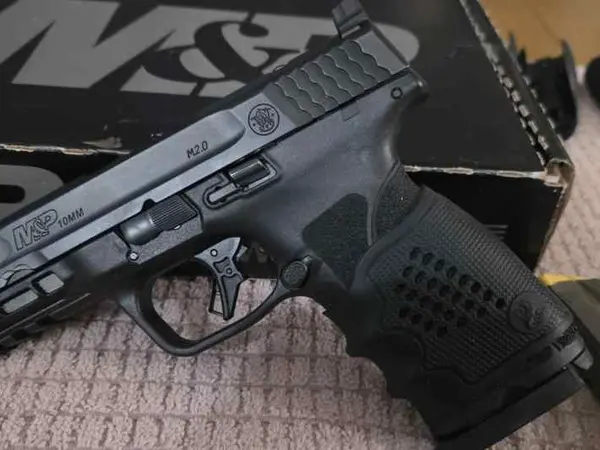 Smith and Wesson M & P 2.0 10mm