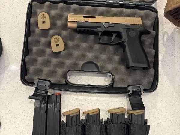 SIG Sauer P320 X-VTAC 9mm + 6 Mags, Case, Pouches